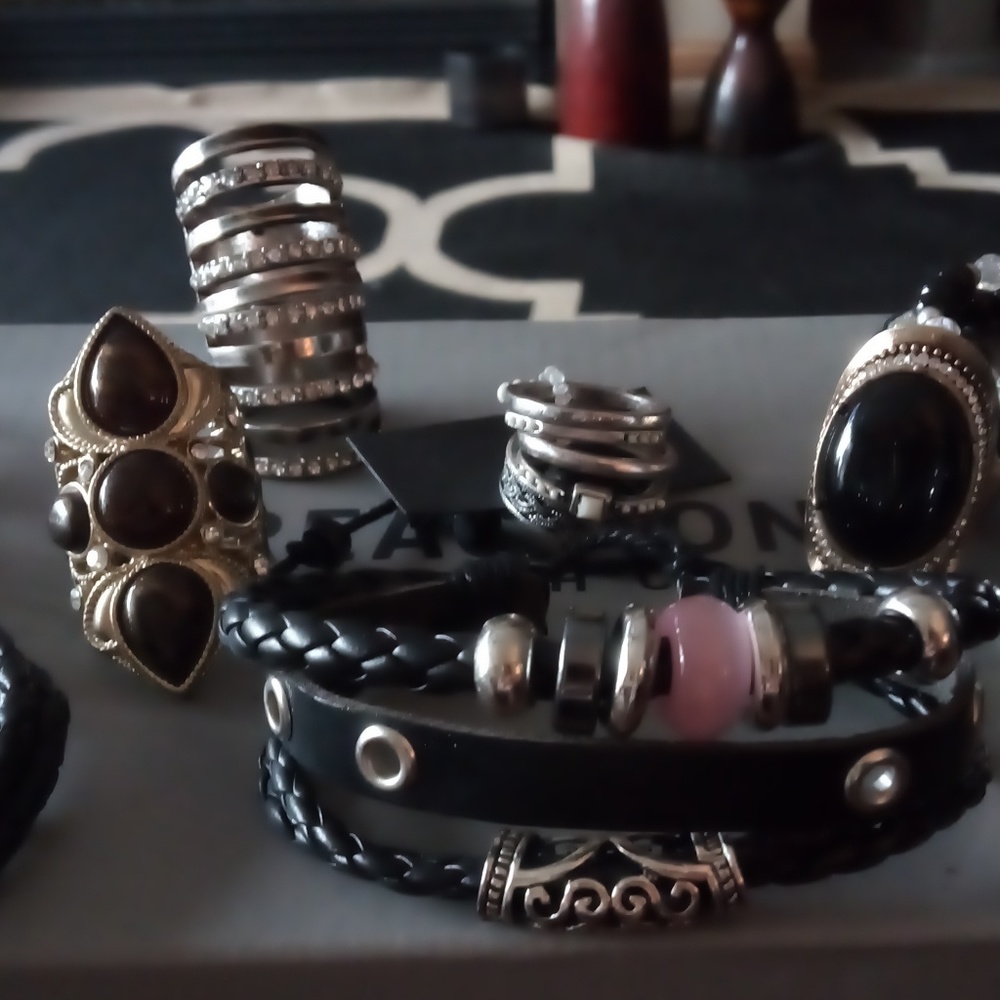 Jewelry - Picture 3 of 4